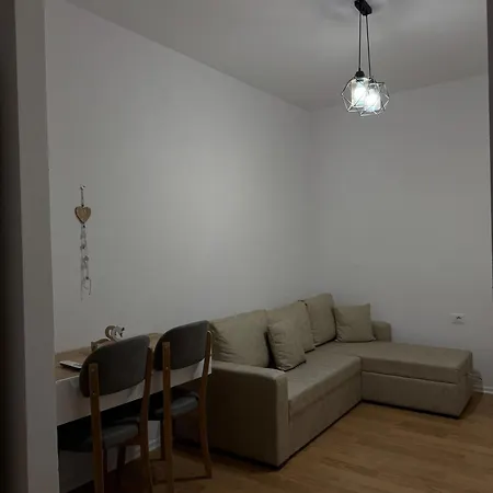 Living - Me Qera Ditore * Τίρανα